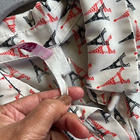 Pink and Red Geometric Notched Collar Tank Top
Vintage - Picture 3 of 7